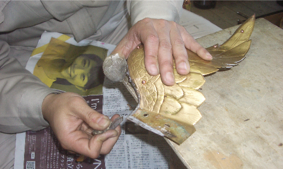Repairing damaged parts of metal oranaments